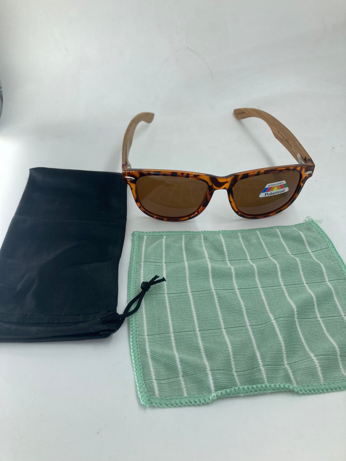 54. Sonnenbrille, Bügel aus Bambus und holz sonnenbrille tiger mit metal pip in ecke ,mit braun linse , bügel aus nussbaum , polarized und uv400 schutz