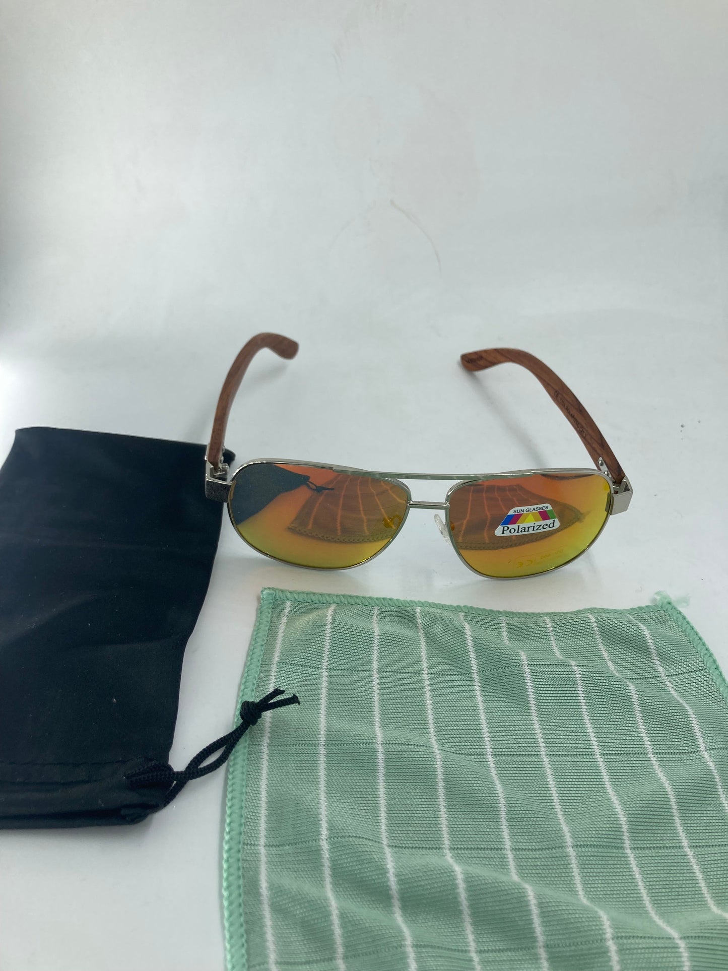 28. Sonnenbrille, Bügel aus Bambus und holz orange mit schwarz linse , bügel rot sandelholz , polarized und uv400 schutz